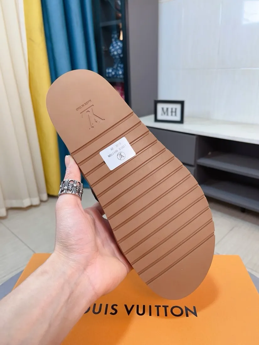 Men's shoes💰300🌹🌹【LV】Multi-color new men's slippers, original quality top version, original special cowhide presbyopia print➕sheepskin on the inside and side, non-slip combination sole, more stable walking, more comfortable and lightweight, high-end and generous, size: 38~44